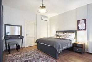 Cots/infant beds