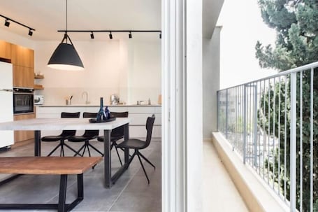 Room. Modern 2BR Apt w Private Parking in City Center
