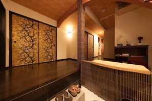 Interior - Shukuhonjin Gamo (Osaka)