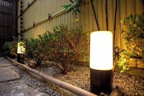 Exterior detail - Shukuhonjin Gamo (Osaka)