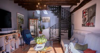 Guest Room 'Chambre Cheverny - Le Petit Puits' with Shared Garden and Wi-Fi