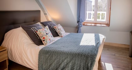 Guest Room 'Suite Bleuet - Le Petit Puits' with Shared Garden and Wi-Fi
