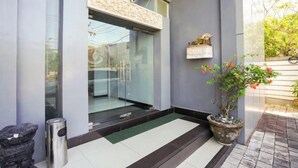 Unclassified image, 2 of 75, button - RedDoorz @ First Homestay Bypass Kuta (Bali)