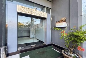 Exterior - RedDoorz @ First Homestay Bypass Kuta (Bali)