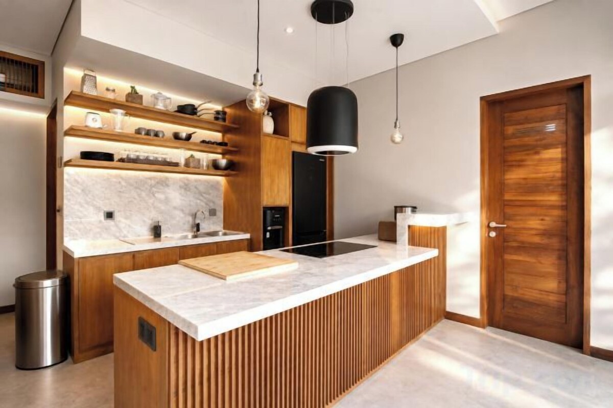 Six-Bedroom Villa