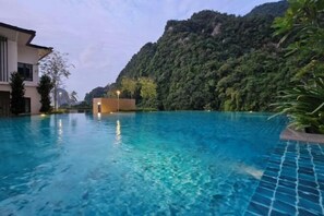 Outdoor pool - H&W Sunway Onsen Suite near Lost World of Tambun Ipoh (Ulu Kinta)