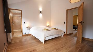 8 bedrooms, free WiFi, wheelchair access