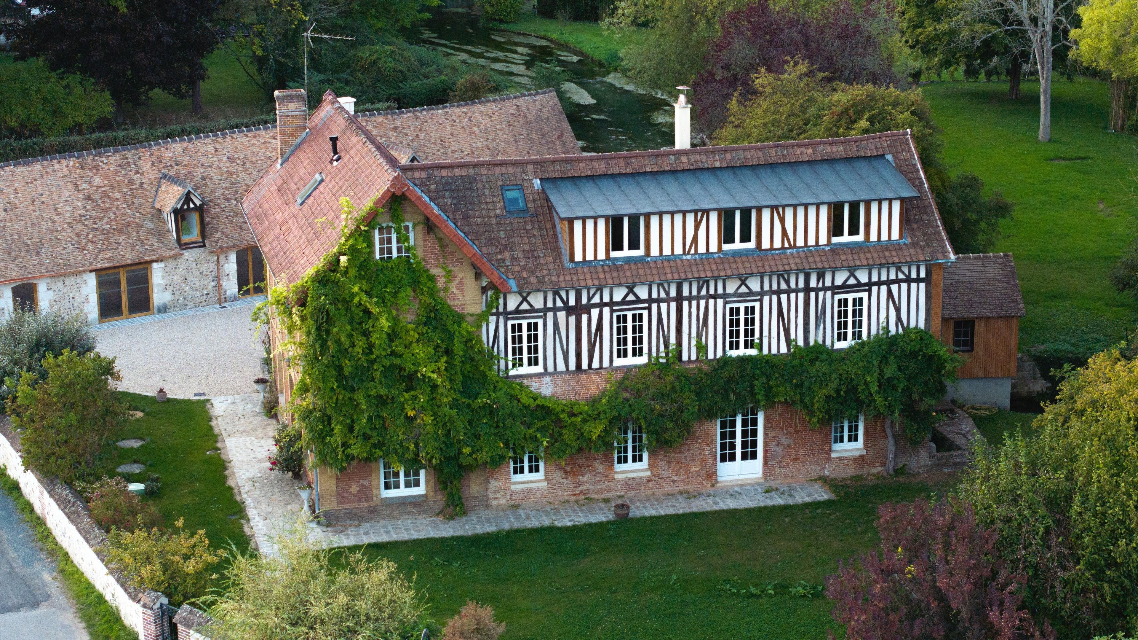 المنشأة من الخارج