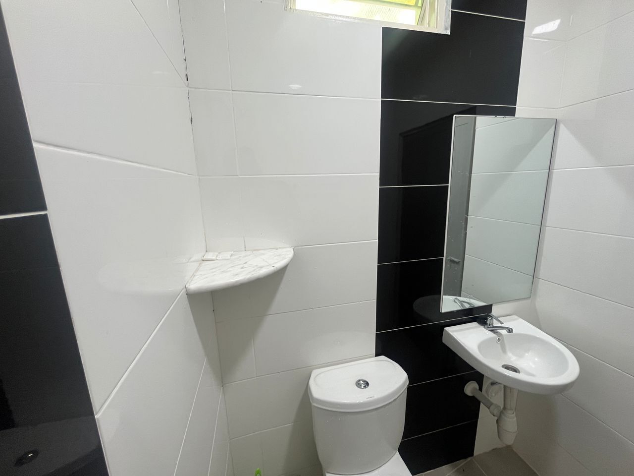 Deluxe Suite | Bathroom | Shower, towels