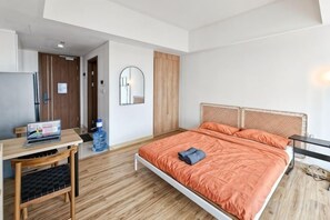 Room - Newly Studio Apt w/ Pool, Gym Netflix (South Jakarta)