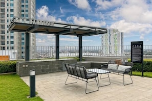 Terrace/patio - Newly Studio Apt w/ Pool, Gym Netflix (South Jakarta)