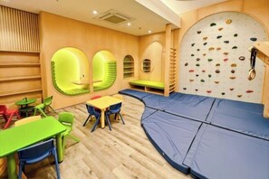 Room - Newly Studio Apt w/ Pool, Gym Netflix (South Jakarta)