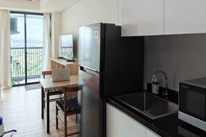 Private kitchen - Newly Studio Apt w/ Pool, Gym Netflix (South Jakarta)