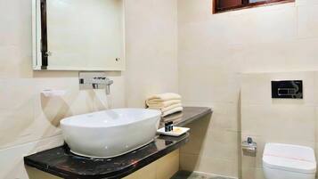 Sapone, shampoo, carta igienica