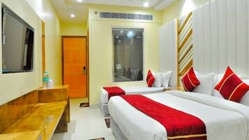 Double or Twin Room, Balcony, City View | Free WiFi