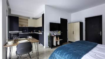 Superior Studio, 1 Double Bed, Non Smoking | Free WiFi, bed sheets