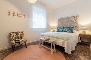 2 chambres, fer et planche à repasser, Wi-Fi, draps fournis