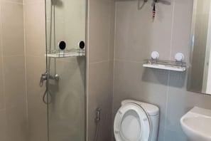 Bathroom - 3BR Podomoro Apartment @Empire Tower 107 sqm² (Kesawan)