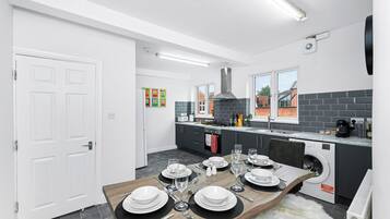 Apartment, 3 Bedrooms | Private kitchen | Full-sized fridge, microwave, oven, stovetop