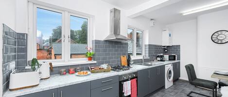 Apartment, 3 Bedrooms | Private kitchen | Full-size fridge, microwave, oven, stovetop