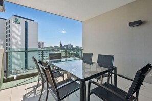 Cots/infant beds - Quattro on Astor (Spring Hill)