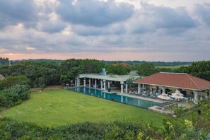 Unclassified image, 3 of 41, button - Ravana Garden (Hambantota)