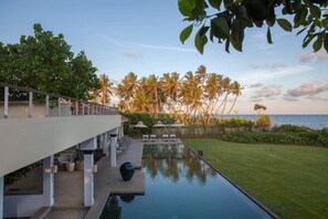Unclassified image, 2 of 41, button - Ravana Garden (Hambantota)