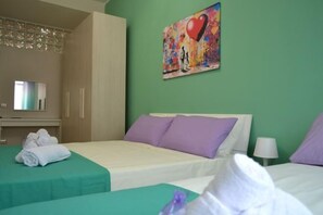 Cribs/infant beds - GarbantSuite Apartment In Rome (Rome)