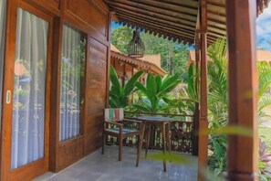 Outdoor dining - Bhalance Retreat, Mind and Soul (Bali)
