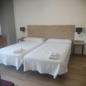 Doppia Comfort, balcone | Una scrivania, postazione laptop, Wi-Fi gratuito
