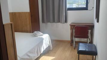 Basic Single Room | Desk, laptop workspace, free WiFi