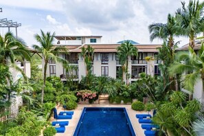 حمام سباحة خارجي