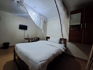 Deluxe Single Room | Free WiFi, bed sheets