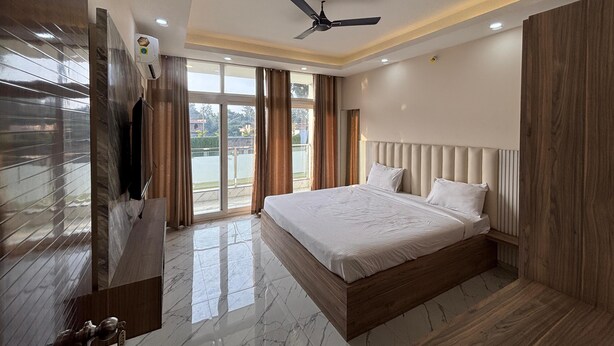 Deluxe Double Room, Balcony, Garden View | WiFi (free) - Celebration Park (Gobindpur)