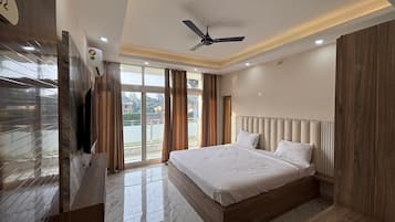 Deluxe Double Room, Balcony, Garden View