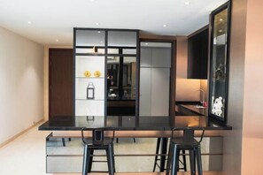 Private kitchen - Tasteful Marina View 3BR Permas Balcony Seaview (Johor Bahru)