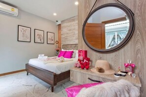 Soundproofing - 9 bedroom Stylish 2-Villa Combination by Hi At Home (Pattaya)