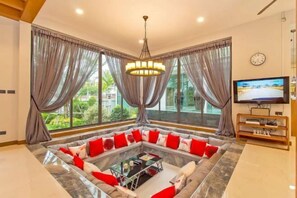 Living area - Stylish 2-Villa Combination by Hi At Home (Pattaya)