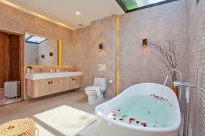 Free toiletries, hair dryer, bathrobes, slippers - 9 bedroom Stylish 2-Villa Combination by Hi At Home (Pattaya)