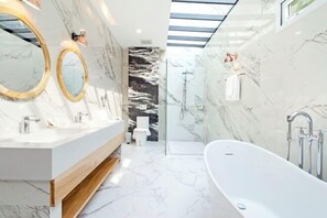 Free toiletries, hair dryer, bathrobes, slippers - 9 bedroom Stylish 2-Villa Combination by Hi At Home (Pattaya)