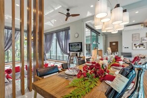 Dining - 9 bedroom Stylish 2-Villa Combination by Hi At Home (Pattaya)
