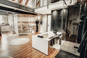 Shower, towels, toilet paper - Luxury loft "Timeout" with private spa near Trier (Ralingen)