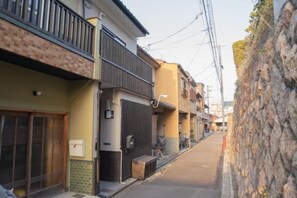 Unclassified image, 3 of 18, button - Suou・Nijo Castle South Adjacent to Nijo Castle and Shinsen-en (Kyoto)