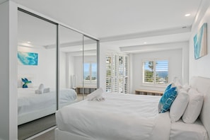 3 habitaciones, escritorio, tabla de planchar con plancha y wifi