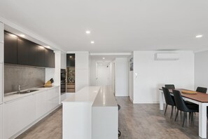 Dining - Apartment R202 - resort style relaxation! (Scarborough)