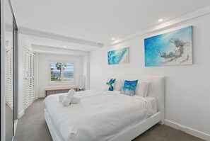 3 makuuhuonetta, työpöytä, silitysrauta/-lauta, Wi-Fi