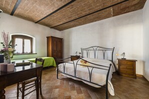 Comfort Apartment, Garden View | Desk, free WiFi - Agriturismo La Ghiraia (Santa Luce)