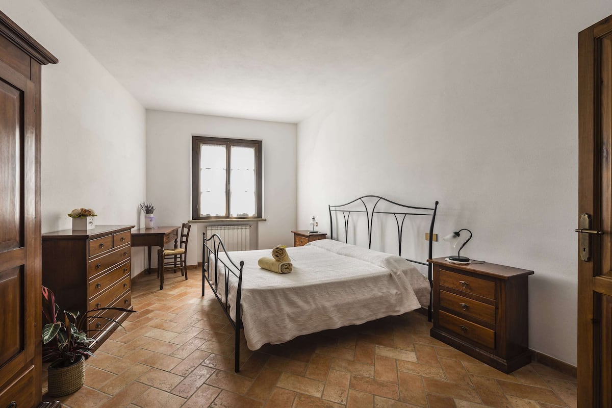 Superior Apartment, Garden View | Desk, free WiFi