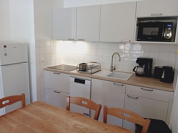 Fridge, microwave, dishwasher, coffee/tea maker - Terraces E 405 - PARC NAT. VANOISE apartment 8 pers. (Val Cenis)