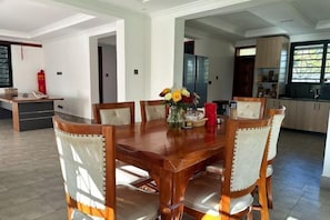 Restaurant - Nakuru Bamboo Hut Guest house (Nakuru)